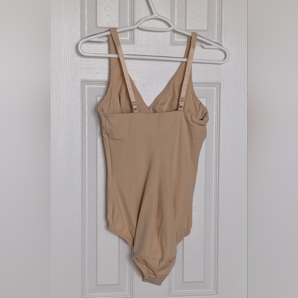 Women's (Size 36C) 1 Piece Full Body Tagless Tan Shapewear Bodysuit - Picture 8 of 11
